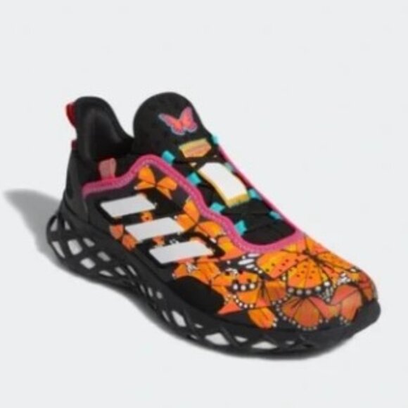 Athletic_Shoes